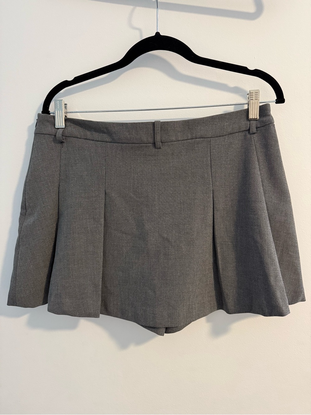 Zara Gray Pleated Mini Skirt - Picture 2 of 3